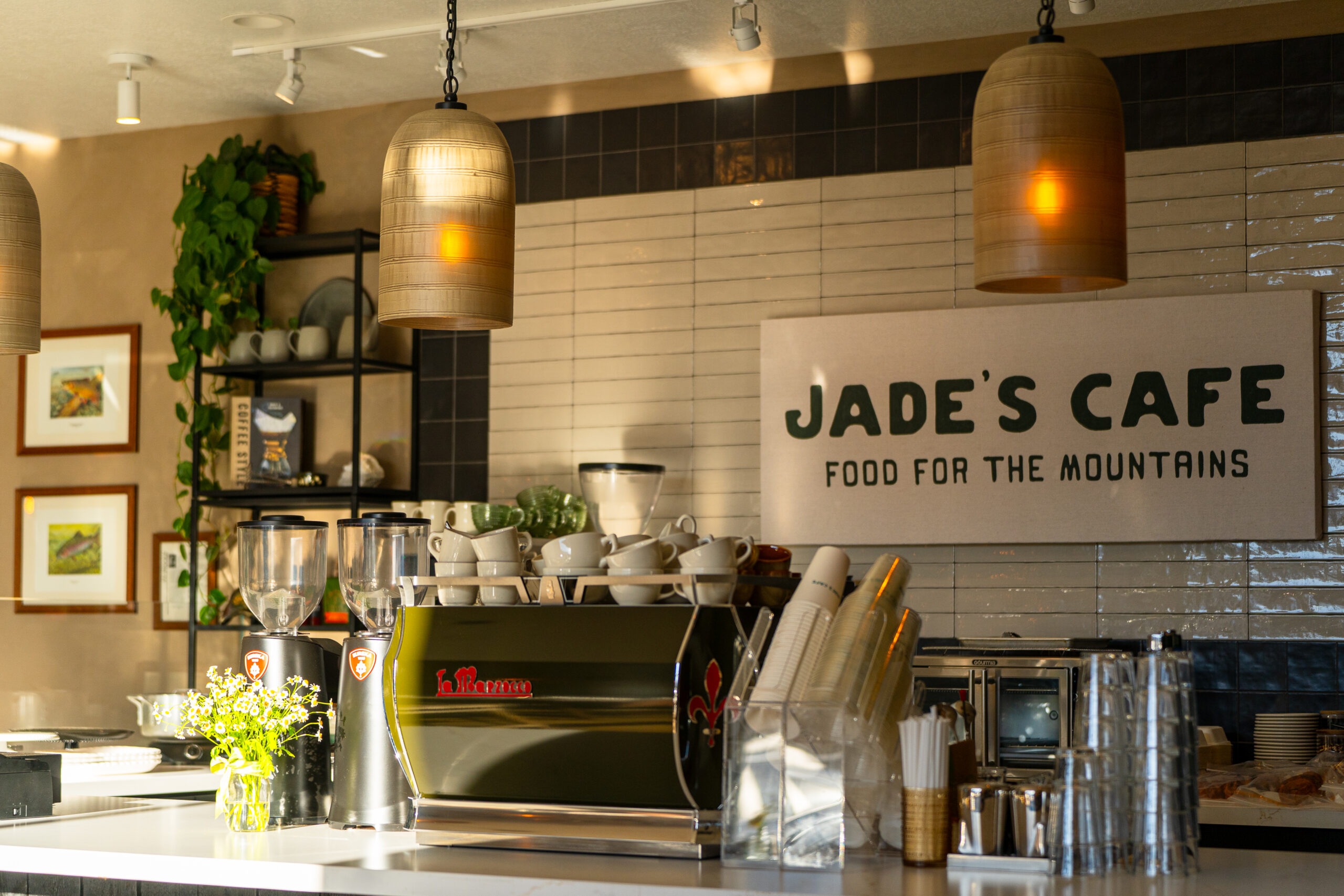 How Jade’s Cafe in Heber, UT 5x’d their monthly Google reviews (& how you can do the same)!